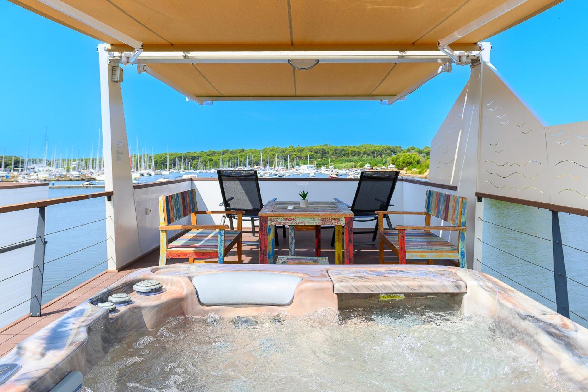 House Boat - Floating House Sofia Hotel Pula Ngoại thất bức ảnh